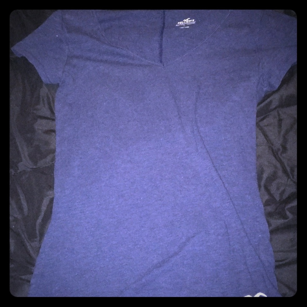 Dark blue V-neck tee